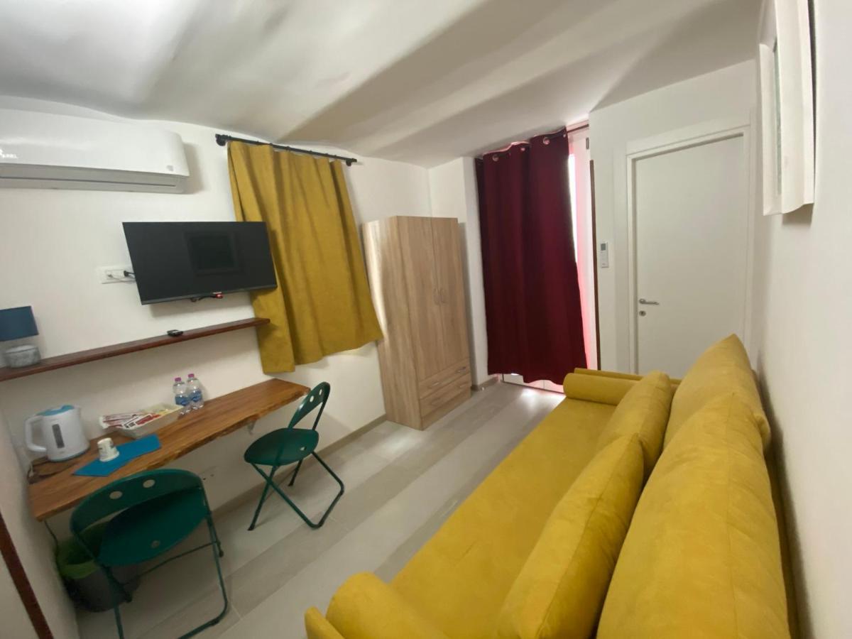 Touristhouse Monopoli 10 Bed and Breakfast Εξωτερικό φωτογραφία
