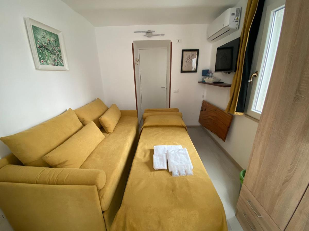 Touristhouse Monopoli 10 Bed and Breakfast Εξωτερικό φωτογραφία